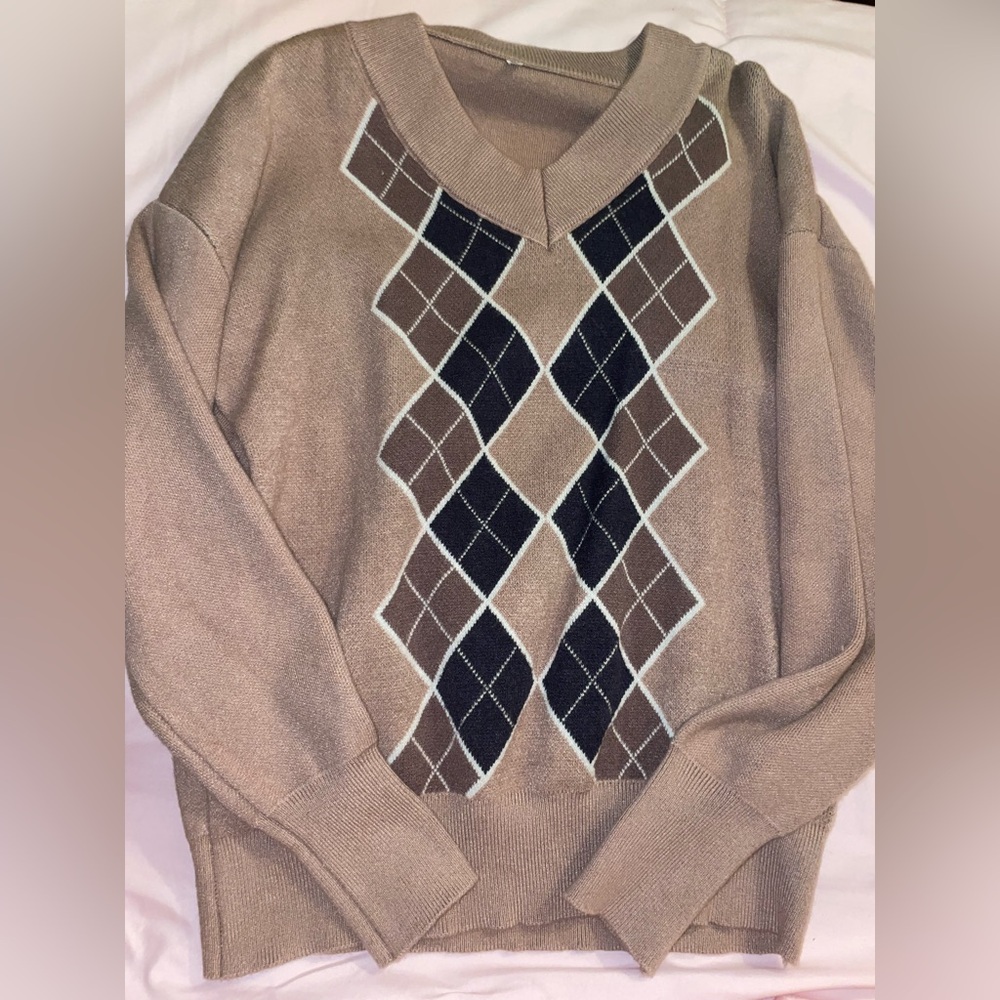 Women's tan vneck Sweater
